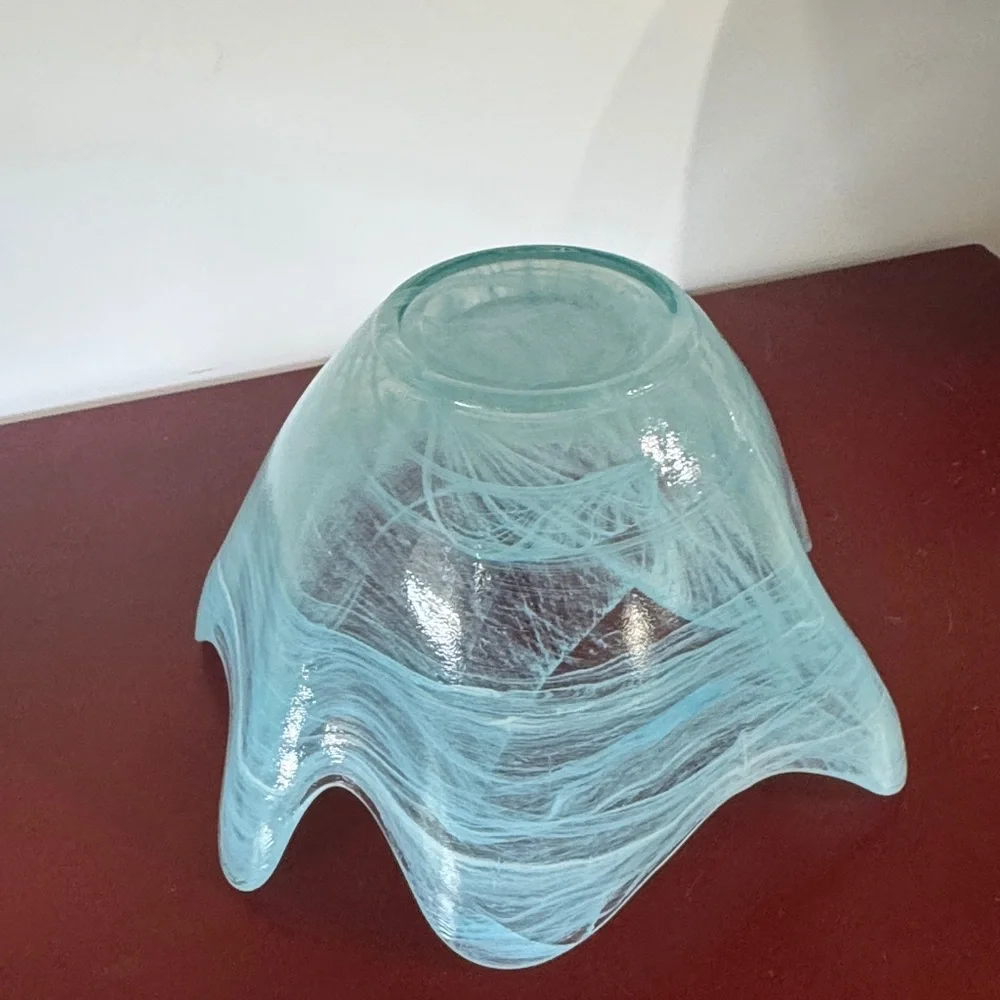 Art Glass Handkerchief Vase Blue and white Swirls Scalloped Edges 3.75" Tall - Picture 4 of 6